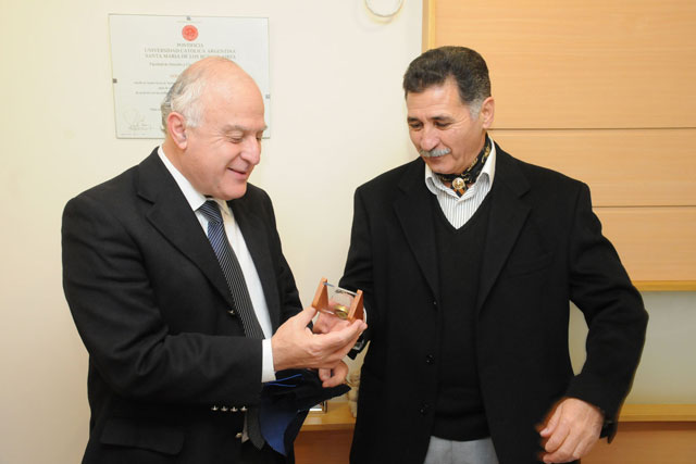 El Intendente Miguel Lifschitz Visitó la Casa Central.